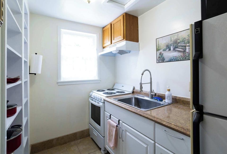 Apartment, 1 King Bed, Kitchen (Mariposa Buckeye) | Private kitchen | Fridge, microwave, oven, stovetop