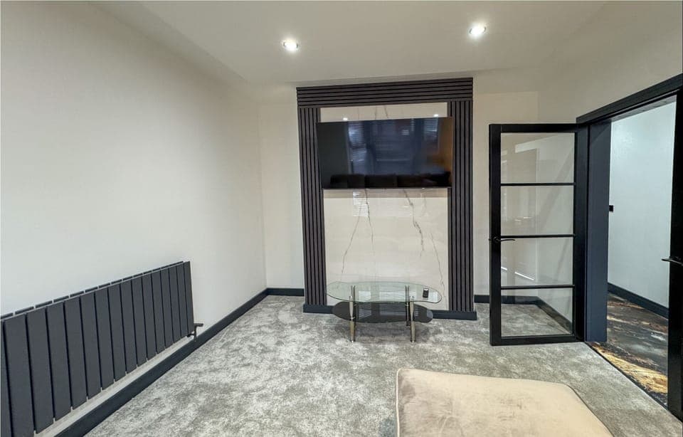 Luxury House, Private Bathroom | Lounge