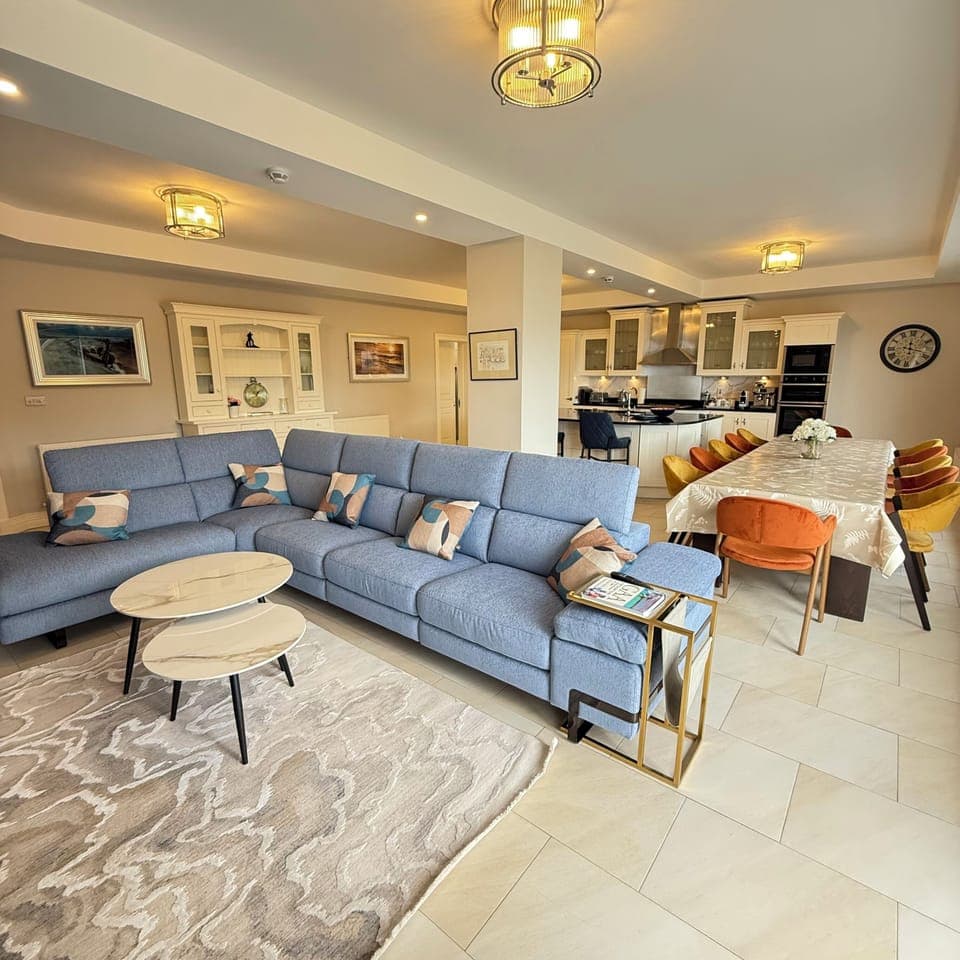 Large open plan kitchen/dining/living room. Amazing views.