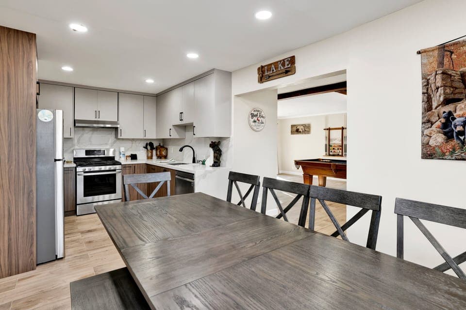 Dining table seating for 10