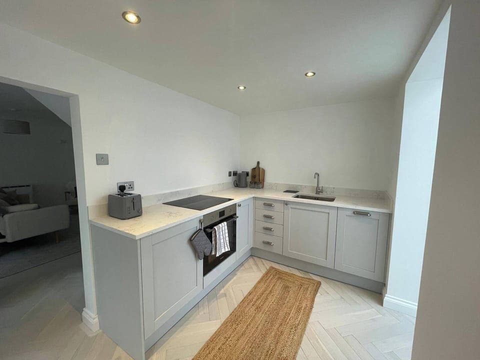 House | Private kitchen | Fridge, microwave, oven, stovetop