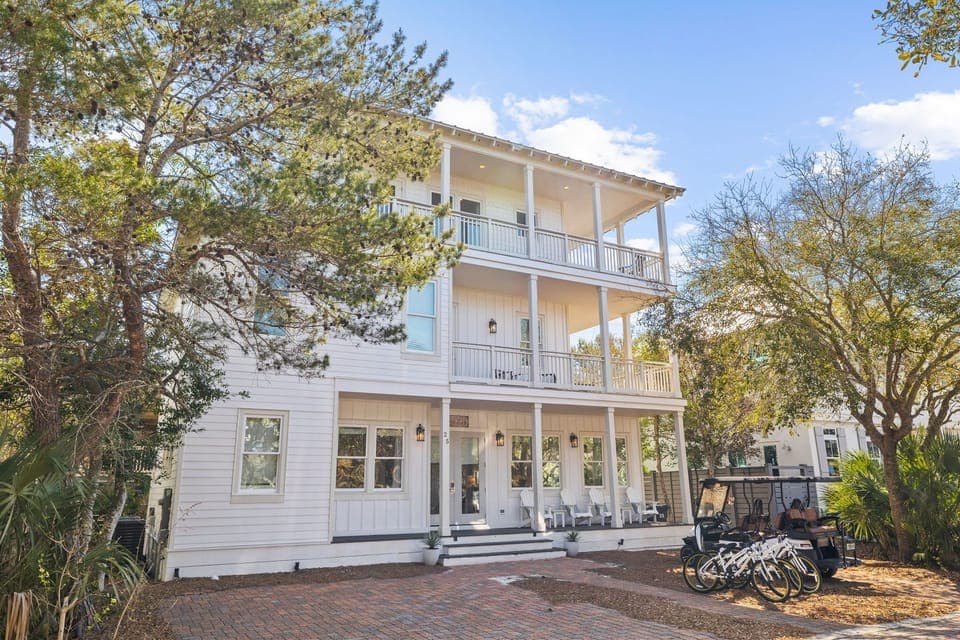 3 floors of vacation fun!