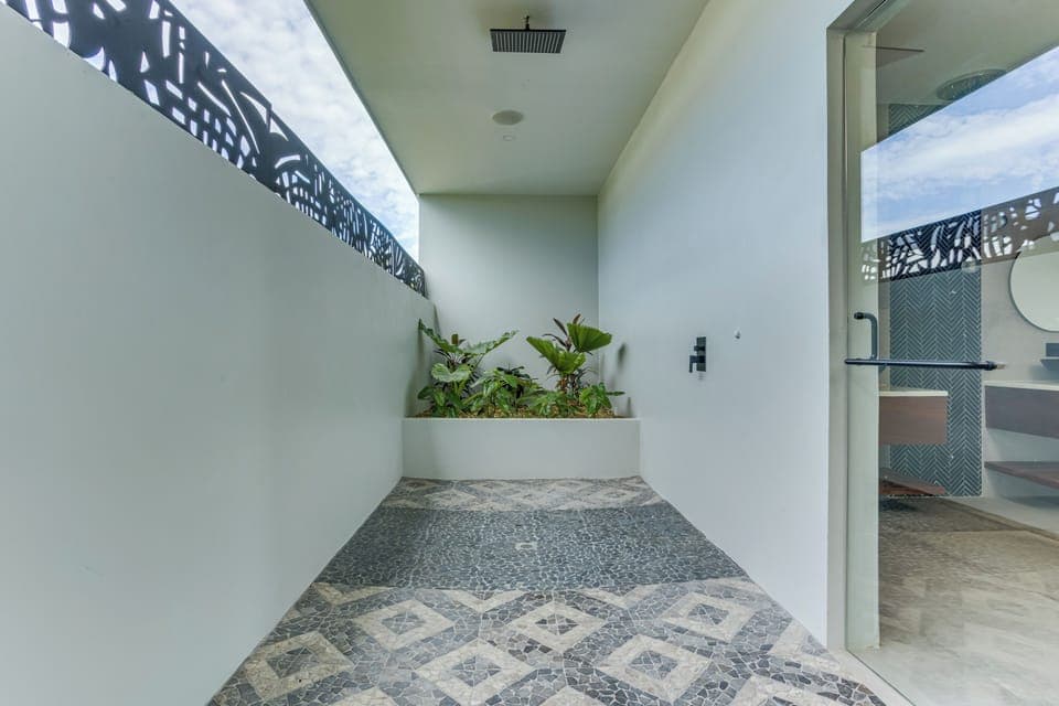 Separate tub and shower, rainfall showerhead, eco-friendly toiletries