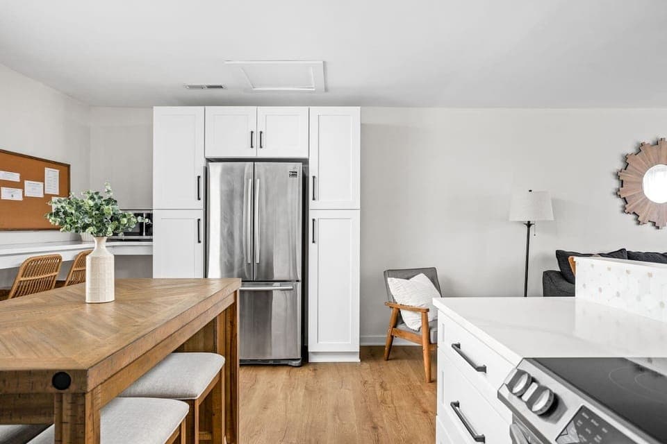 Full size refrigerator & microwave
