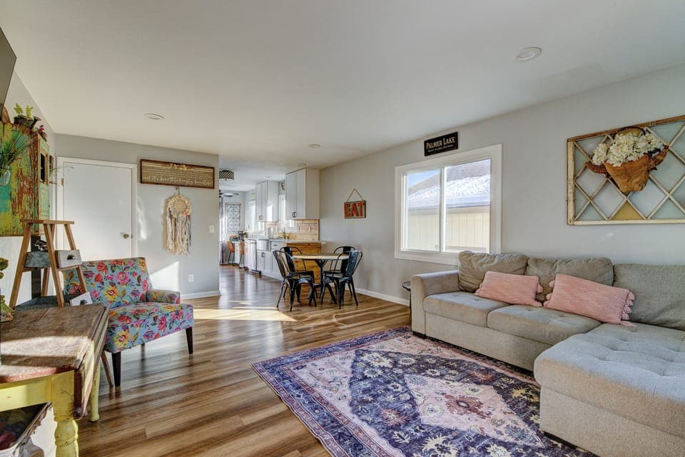 Light and bright open concept upper level