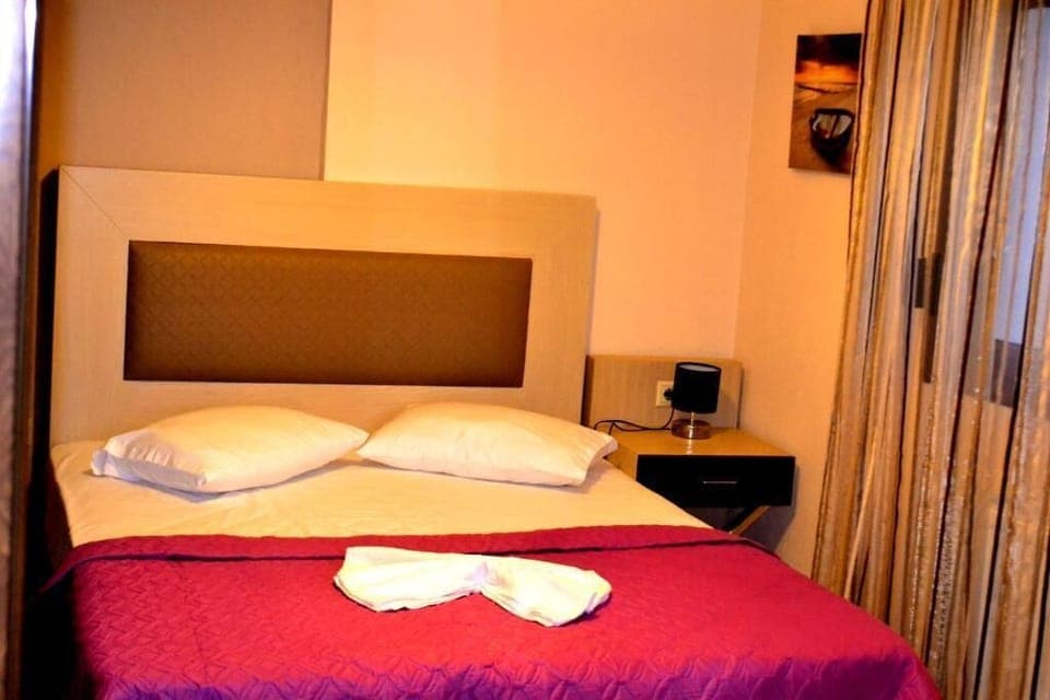 Deluxe Villa | 4 bedrooms, laptop workspace, soundproofing, free WiFi