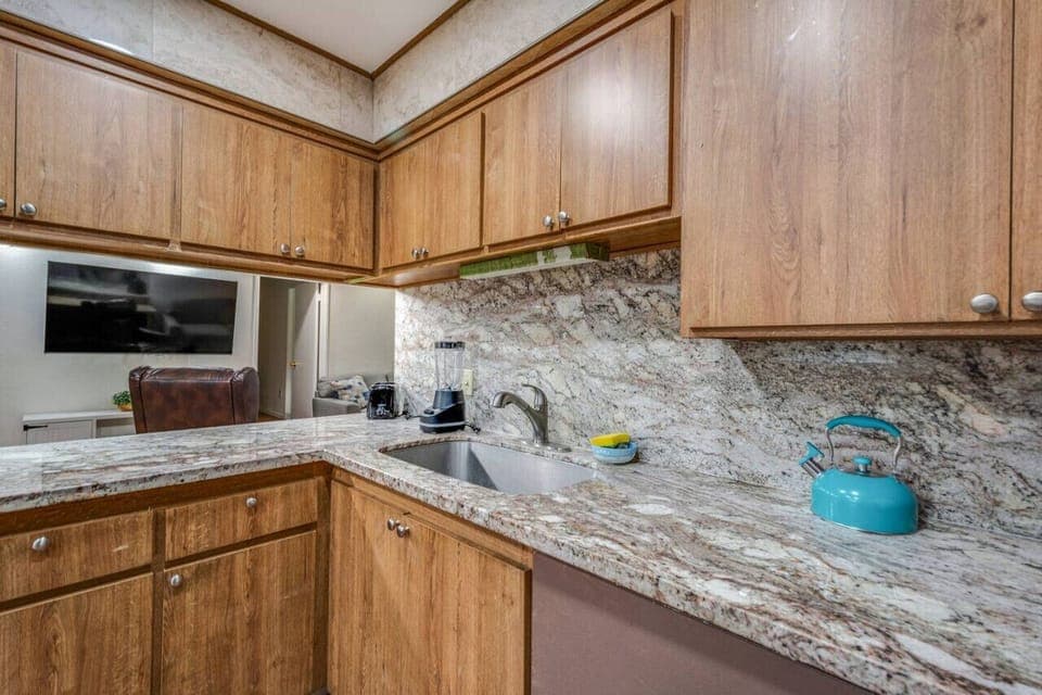 Fully stocked kitchen (toaster, drip coffee maker with supplies, cooking utensils,  etc)