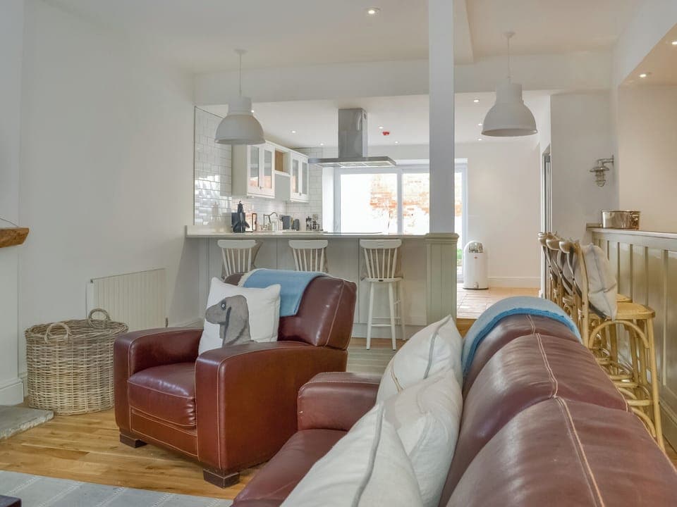 Living area | The Parade - Rowan Properties, Bridlington