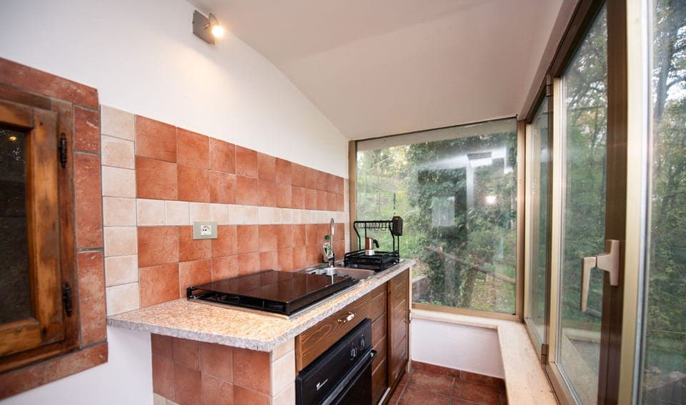 Comfort Villa, Lake View | Private kitchen | Electric kettle, toaster, freezer
