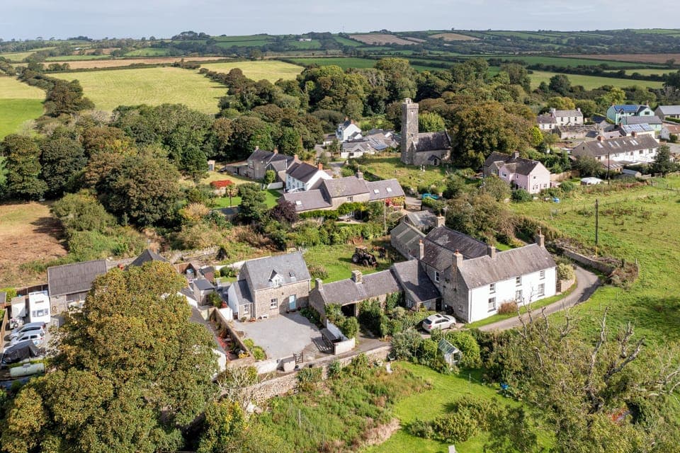 Peaceful Cottage, Rural views