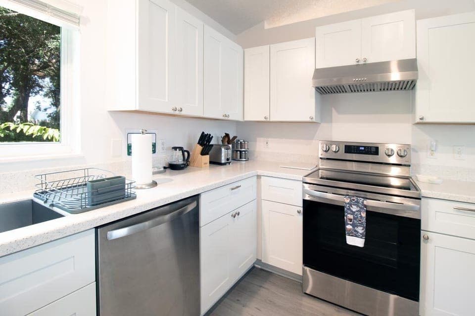 Full kitchen with knife set, spice rack, toaster, blender, and much more.