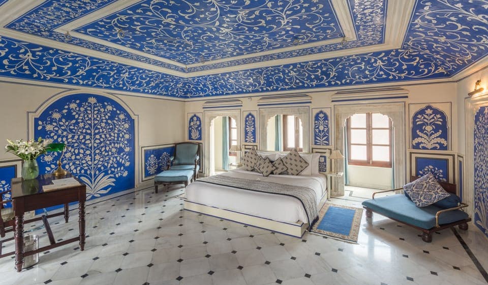 Signature Suite, 1 King Bed | Premium bedding, minibar, in-room safe, desk