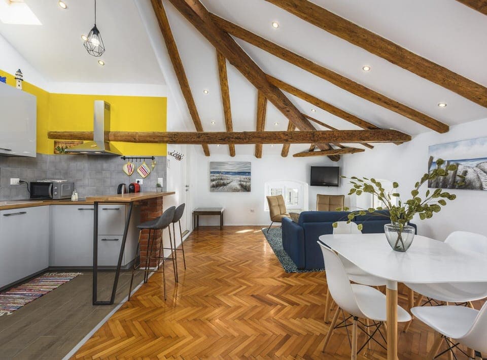 Apartment | Private kitchen | Electric kettle, toaster, cookware/dishes/utensils