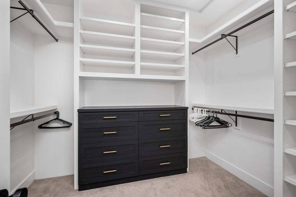 With ample closet space you can bring as many outfits as you need. Bring a crabbing jumpsuit and evening gown! You'll have room for more!