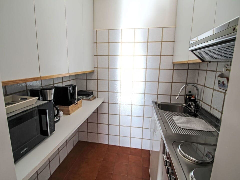 Kitchen Sink, Cabinetry, Sink, Countertop, Tap, Kitchen, Plumbing Fixture, Kitchen Stove, Interior Design, Floor