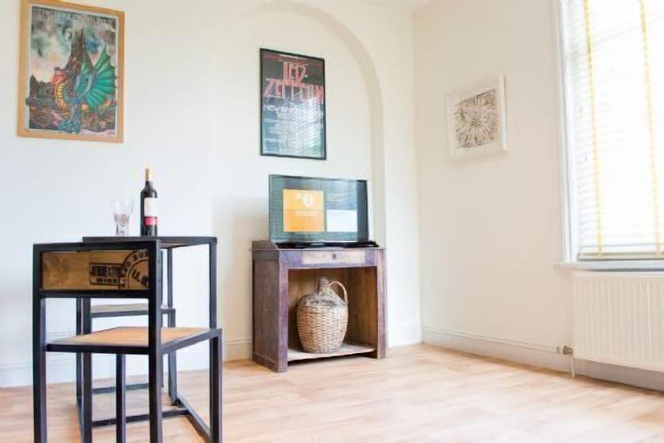 Apartment 2, York Terrace, Norwich - Host & Stay
