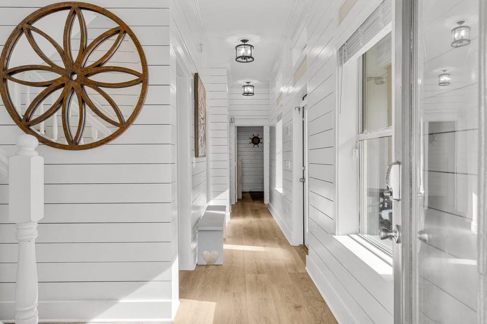 Front Entry/Hallway