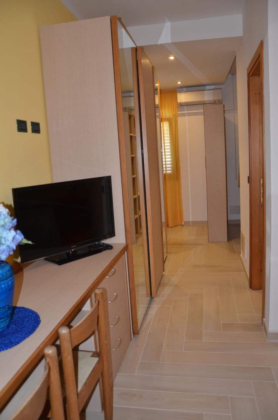 Minibar, desk, free WiFi