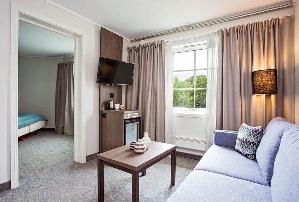 Junior Suite | Premium bedding, pillowtop beds, desk, blackout drapes