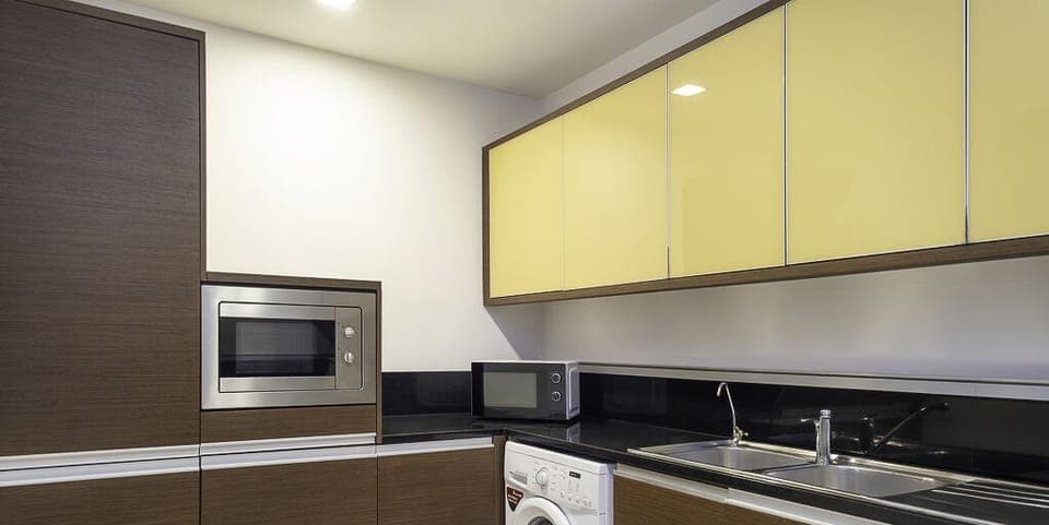 Apartment, Balcony, Courtyard View | Private kitchen | Electric kettle, toaster
