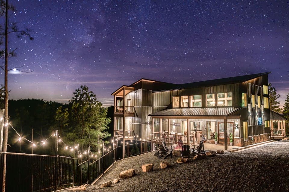 Cozy cabin vibes under a galaxy of stars - your perfect night escape awaits!