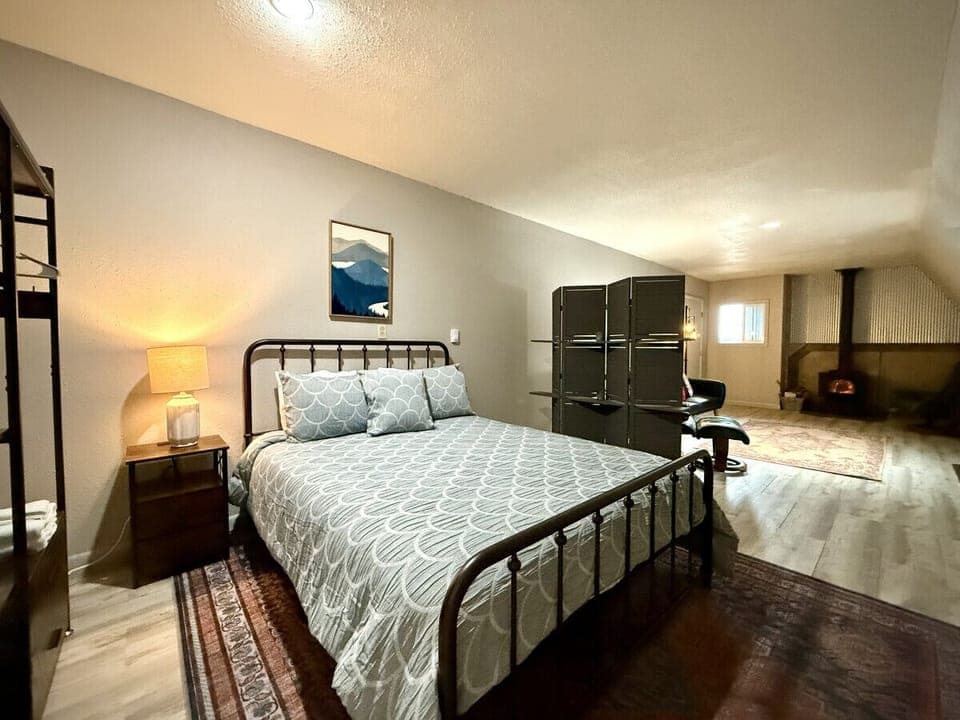 Queen bed with a brand new mattress