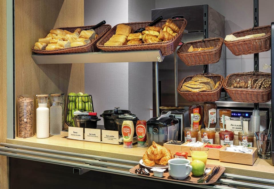 Daily buffet breakfast for a fee