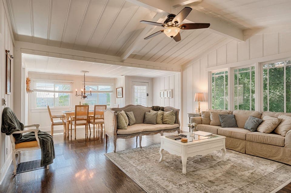 Cathedral ceiling living and dining room to relax after wine tasting