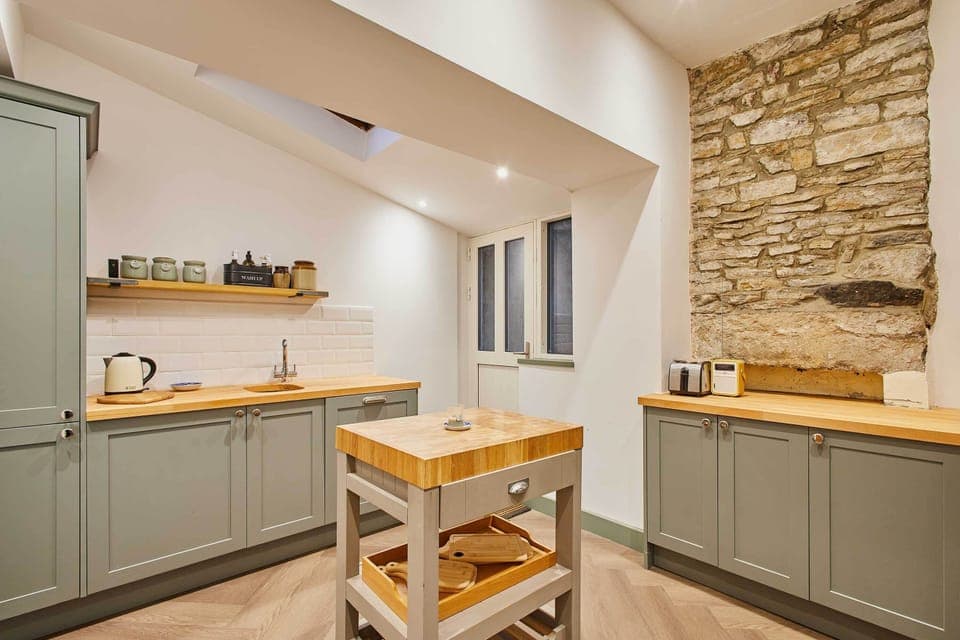 Temple Terrace, Richmond - Host & Stay