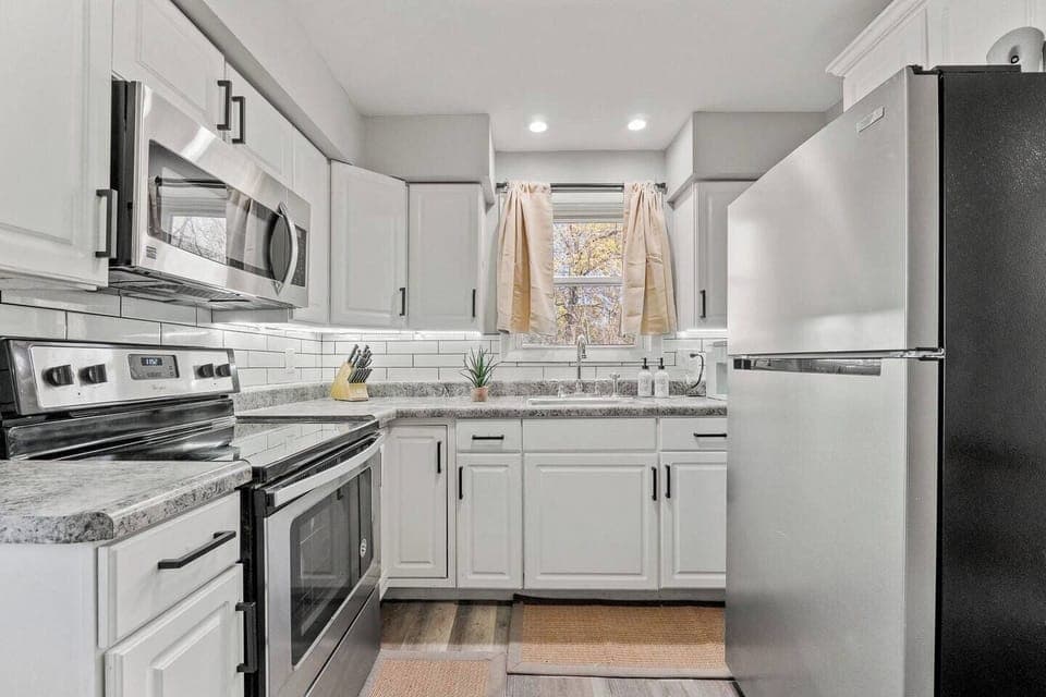 Fully equipped kitchen with a window, providing natural light and a pleasant cooking environment.