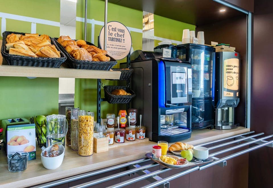 Daily buffet breakfast (EUR 9.50 per person)