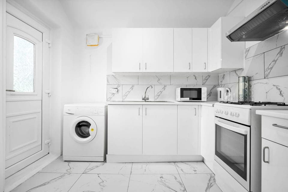 Apartment | Private kitchen | Fridge, microwave, oven, stovetop