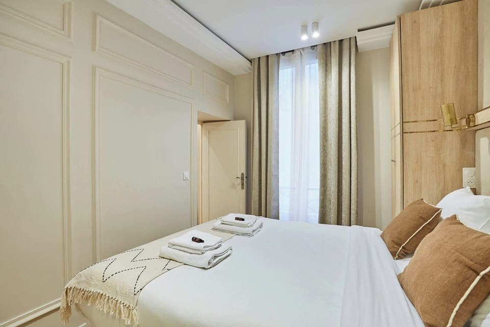 Apartment | Laptop workspace, iron/ironing board, bed sheets