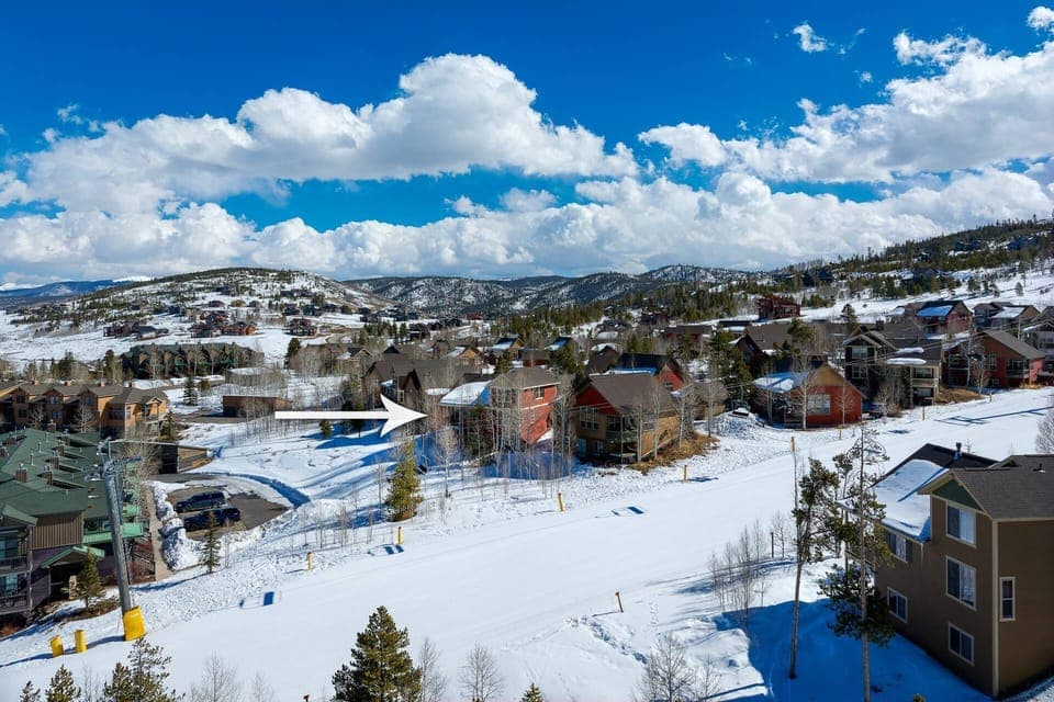 Ski-in/Ski-out convenience during the winter – hit the slopes in moments