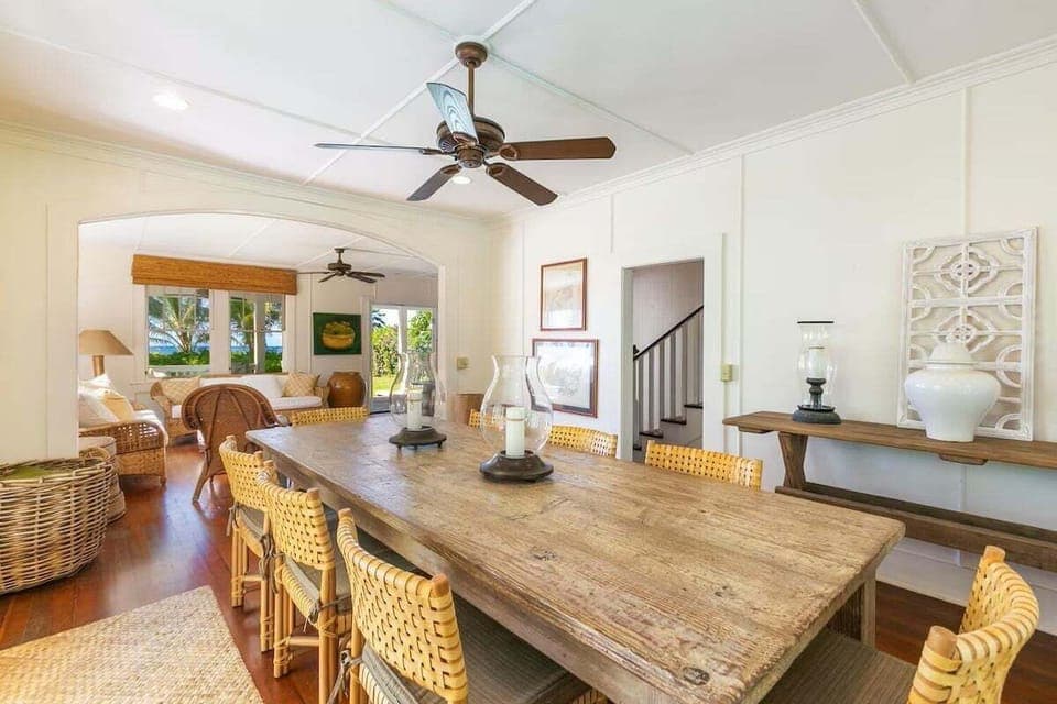 Large dining room seats 8 comfortably