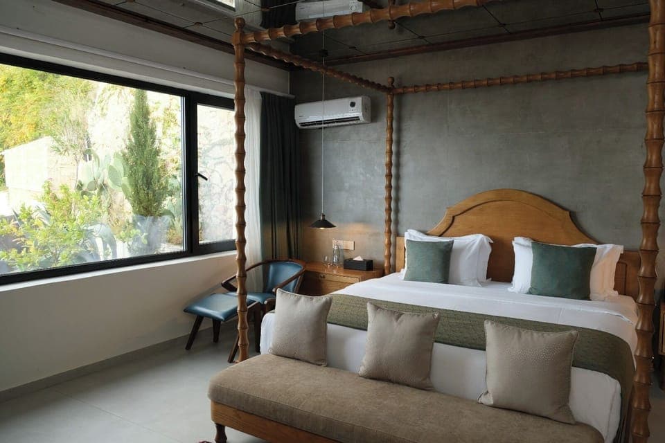 Classic Double Room, Sea View | In-room safe, desk, iron/ironing board, free WiFi