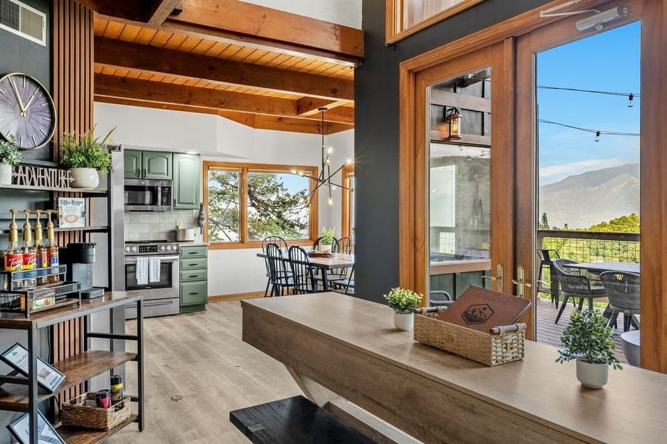 Plenty of seating for everyone, kitchen table for up to 8 with long buffet w/ seating for 6 more