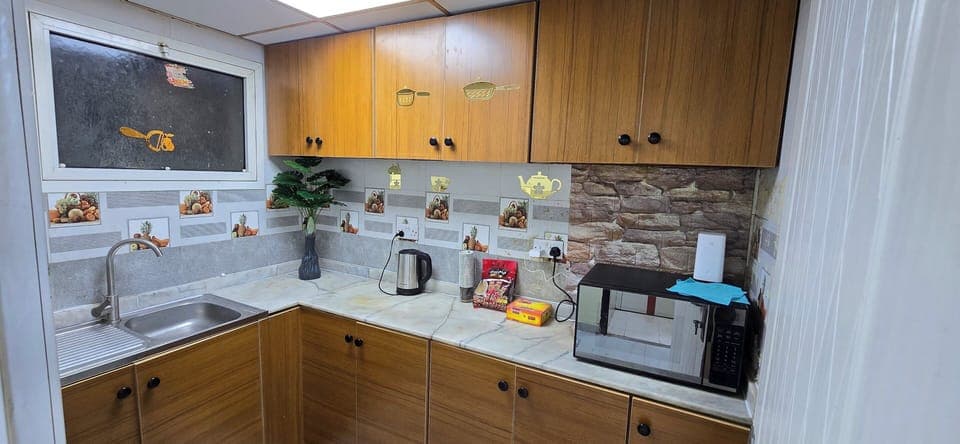 Standard Shared Dormitory, Mixed Dorm, Non Smoking | Private kitchen | Full-size fridge, microwave, electric kettle, spices