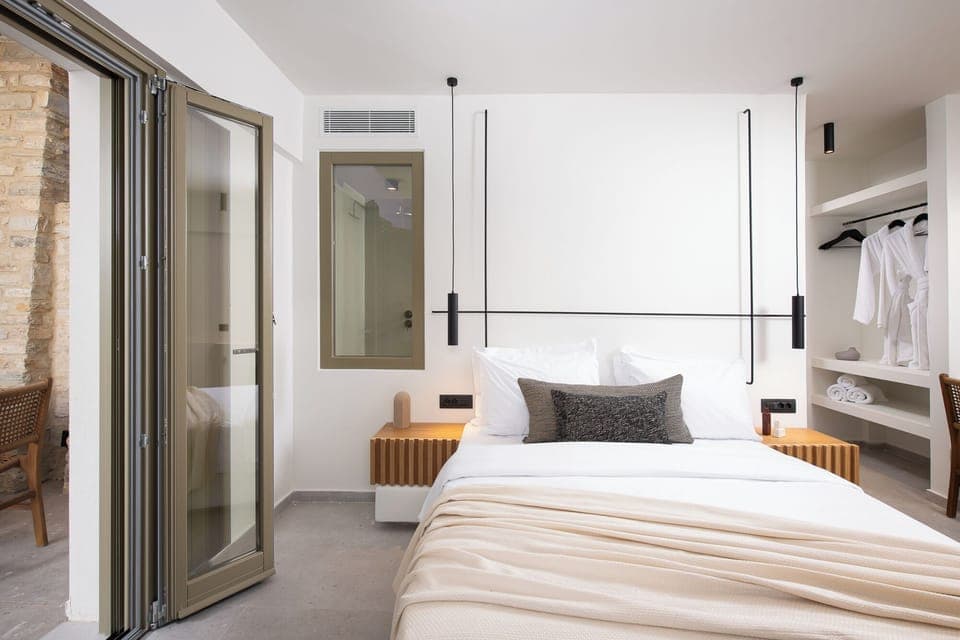 Classic Double Room | Iron/ironing board, free WiFi, bed sheets