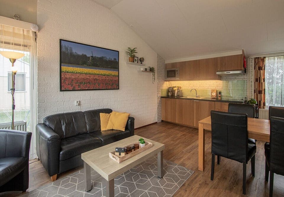 Bungalowpark Simpelveld - Castra 48 EEZZ Living room kitchen dining table