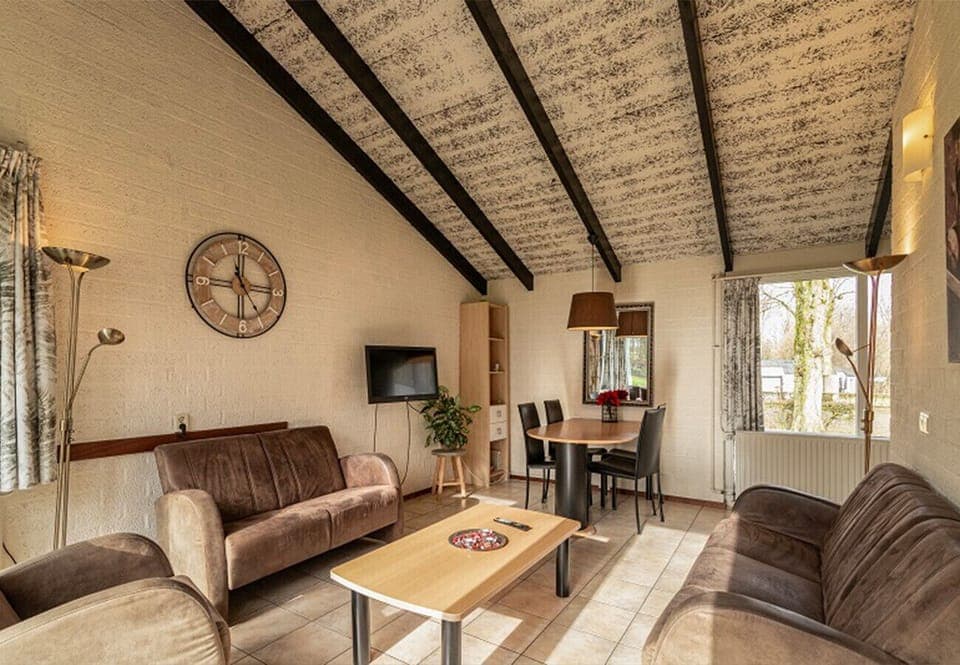 Bungalowpark Simpelveld - Castra 40 EEZZ Living room dining table