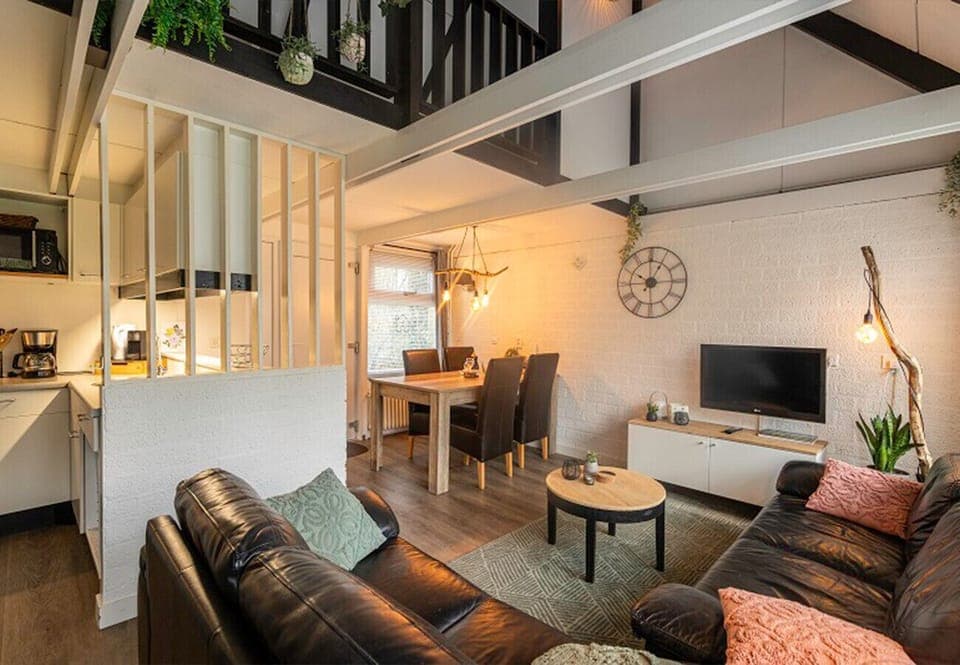 Bungalowpark Simpelveld – Alpha 67 Living room kitchen dining table