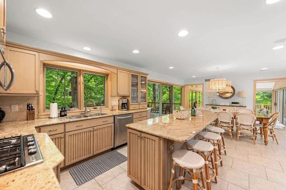 Cook, dine, and unwind all in one sunlit stylish space.