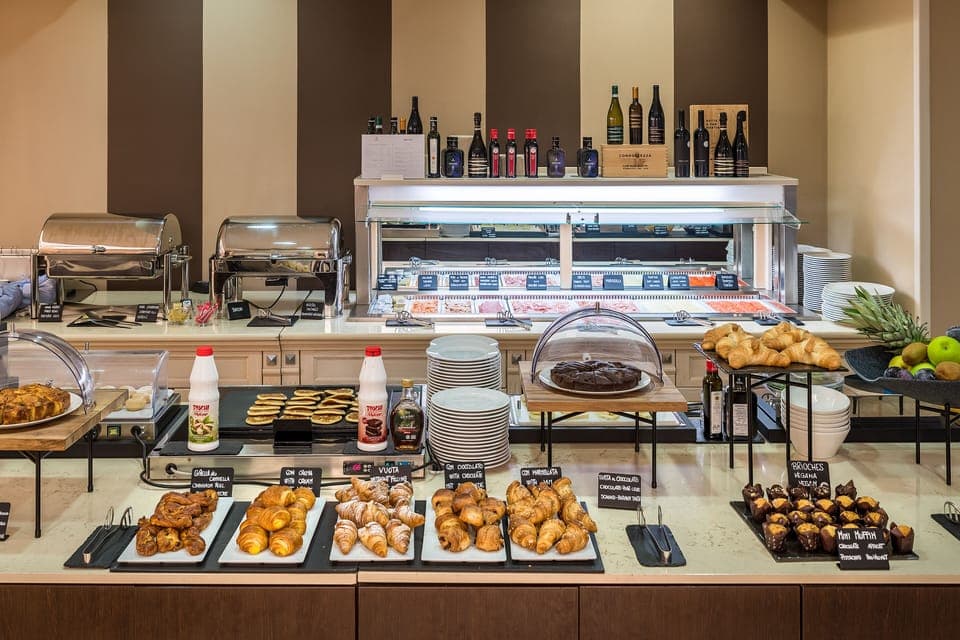 Daily buffet breakfast for a fee