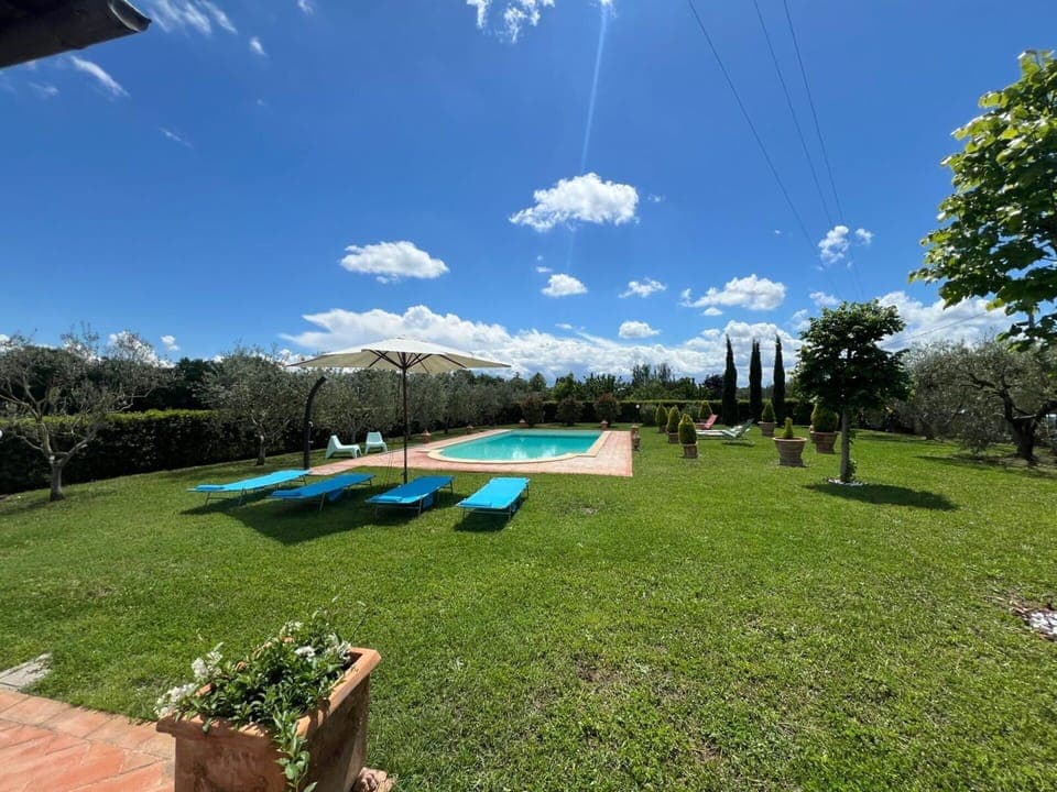 House, Residential Area, Swimming Pool, Land Lot, Estate, Human Settlement, Home, Farmhouse, Hacienda