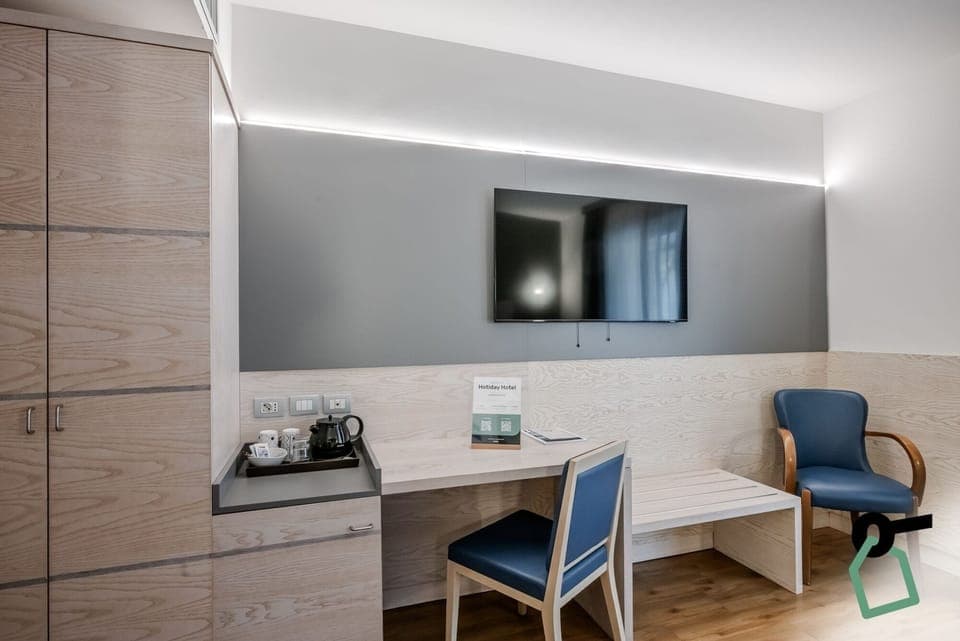 Comfort Double or Twin Room, Non Smoking | Minibar, desk, laptop workspace, free WiFi