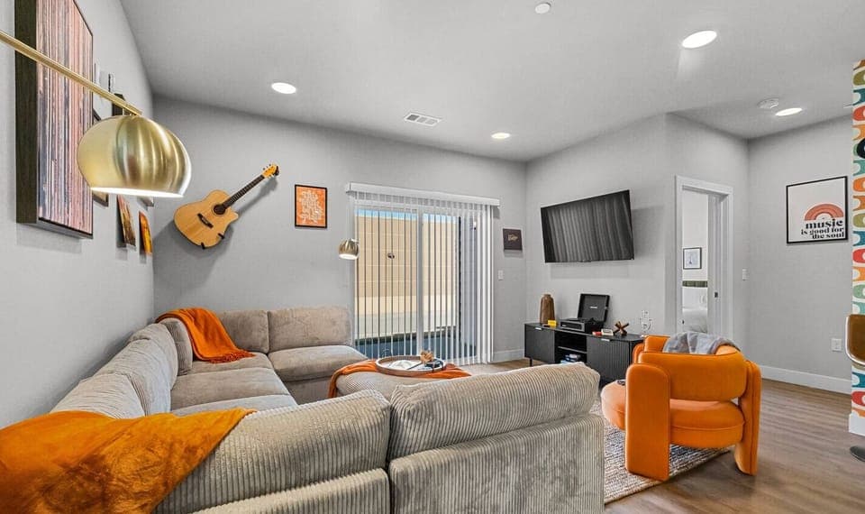 The Open Living Area is Filled with Natural Light and Boasts Chic Furnishings, Creating an Inviting Atmosphere for Both Relaxation and Entertainment.