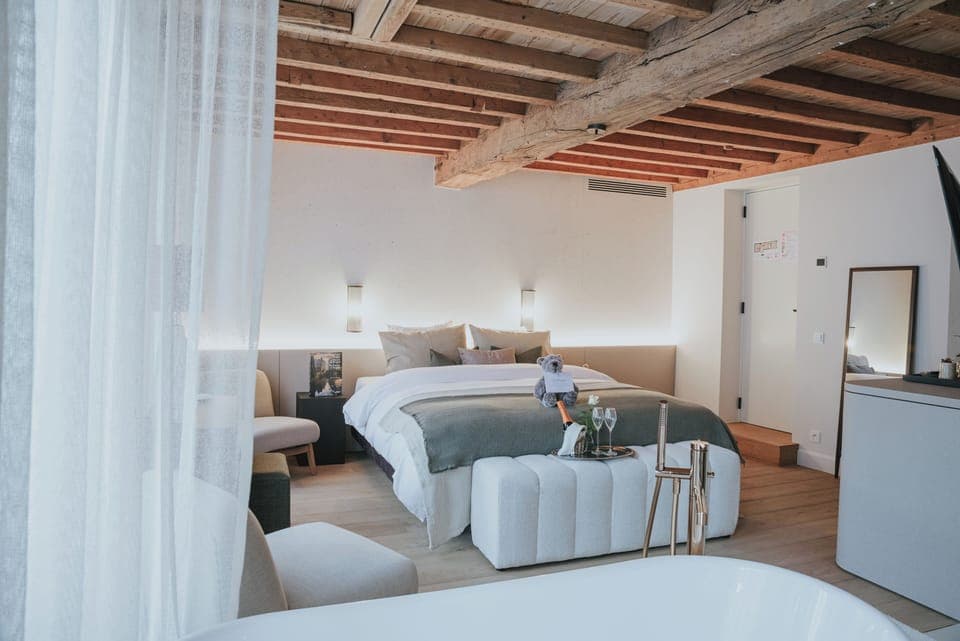 Comfort Double Room | Minibar, desk, blackout drapes, free WiFi