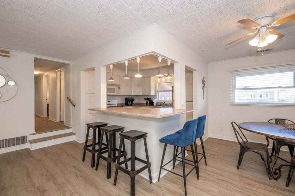 Apartment, Multiple Beds, Kitchen (Grand Elm Suite 2) | Private kitchen | Fridge, microwave, oven, stovetop