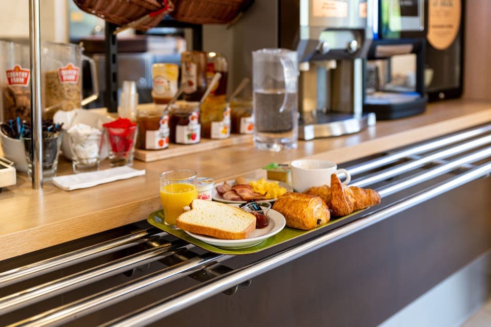 Daily buffet breakfast for a fee